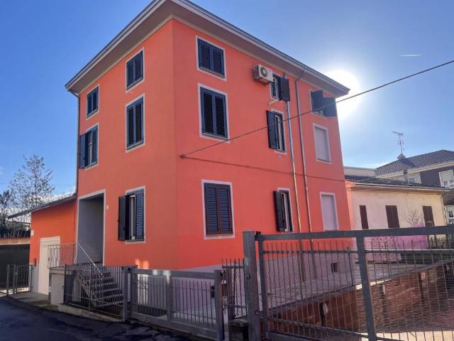 Villa Indipendente in vendita a Medesano, Felegara