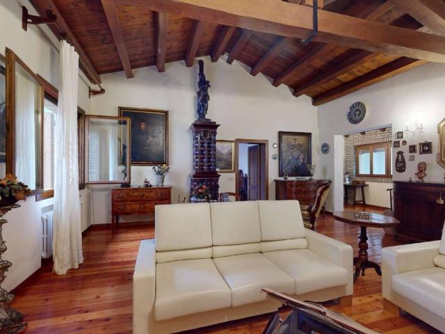 Villa Indipendente in vendita a Medicina, Reggio Emilia