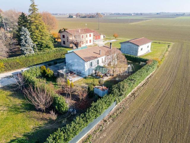 Villa Indipendente in vendita a Medicina, Reggio Emilia