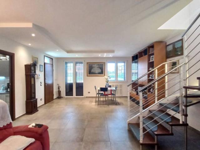 Villa Indipendente in vendita a Medicina, Reggio Emilia