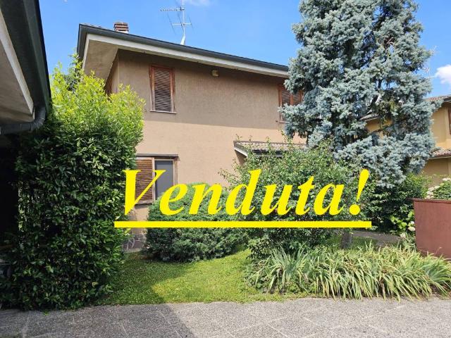 Villa Indipendente in vendita a Mediglia, Lombardia