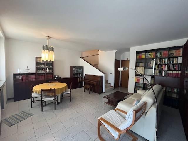 Villa Indipendente in vendita a Mediglia, Lombardia