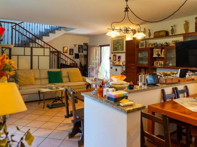 Villa Indipendente in vendita a Mediglia, Lombardia