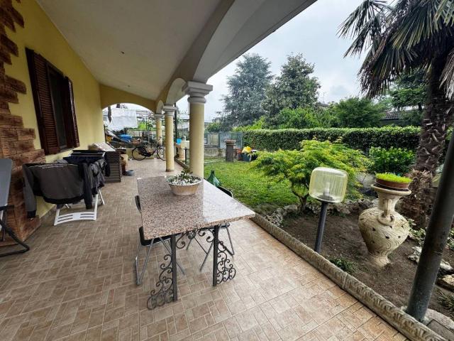 Villa Indipendente in vendita a Mediglia, Lombardia
