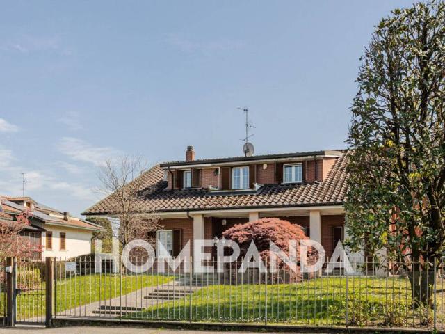 Villa Indipendente in vendita a Mediglia, Lombardia