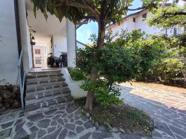 Villa Indipendente in vendita a Mediglia, Lombardia