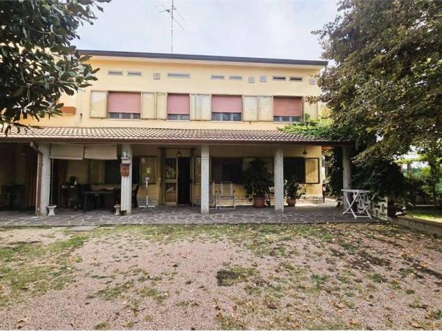 Villa Indipendente in vendita a Villafranca, Medolla