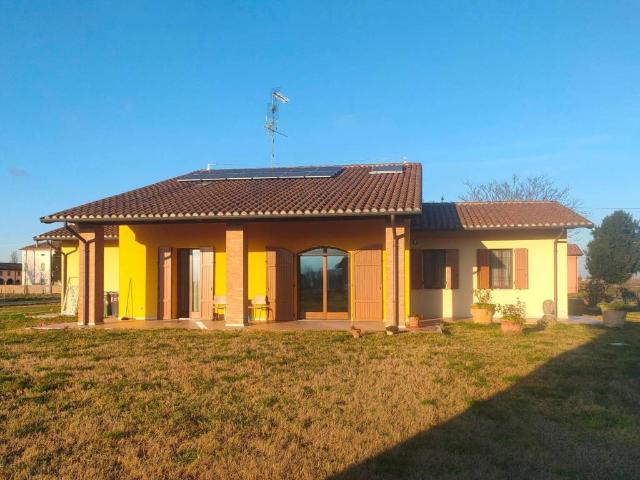 Villa Indipendente in vendita a Unione Comuni Modenesi Area Nord, Medolla