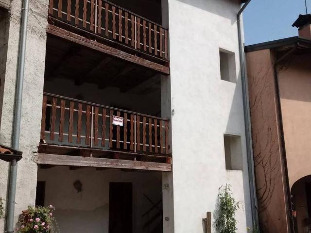 Villa Indipendente in vendita a Meduno, Friuli-Venezia Giulia