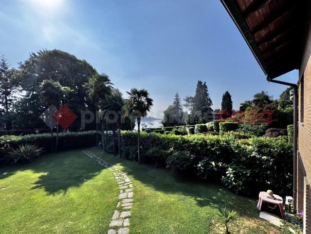 Villa Indipendente in vendita a Meina, Novara