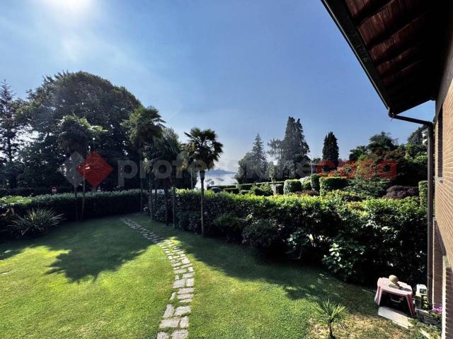 Villa Indipendente in vendita a Meina, Novara