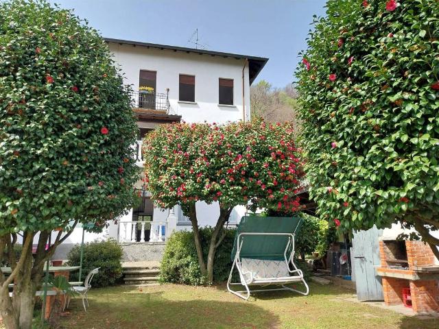 Villa Indipendente in vendita a Meina, Novara