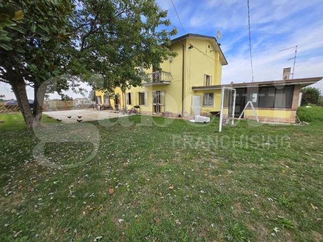 Villa Indipendente in vendita a Melara, Veneto