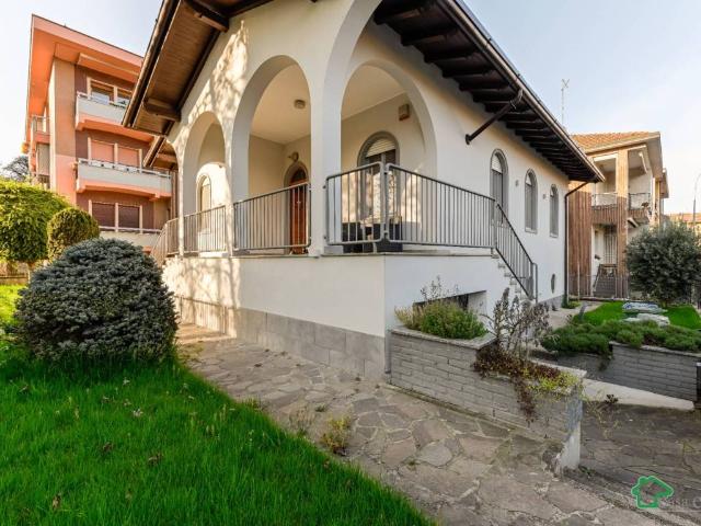 Villa Indipendente in vendita a Melegnano, Lombardia
