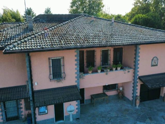 Villa Indipendente in vendita a Melegnano, Milano