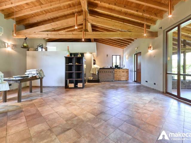 Villa Indipendente in vendita a Melegnano, Lombardia