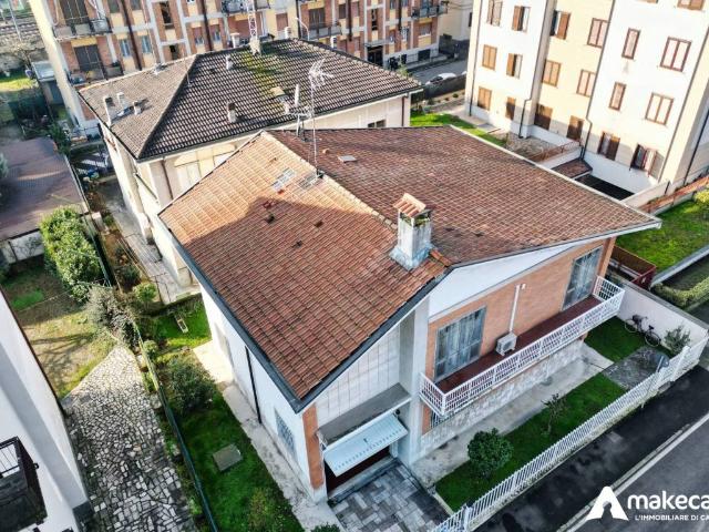 Villa Indipendente in vendita a Melegnano, Lombardia