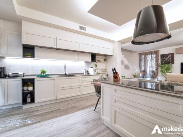 Villa Indipendente in vendita a Melegnano, Lombardia