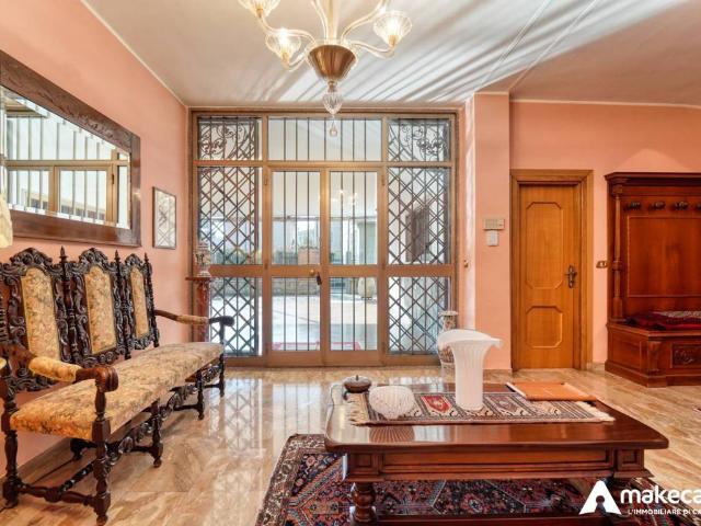 Villa Indipendente in vendita a Melegnano, Milano