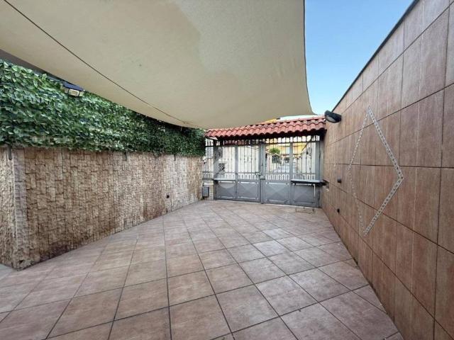 Villa Indipendente in vendita a Rione 219, Melito di Napoli