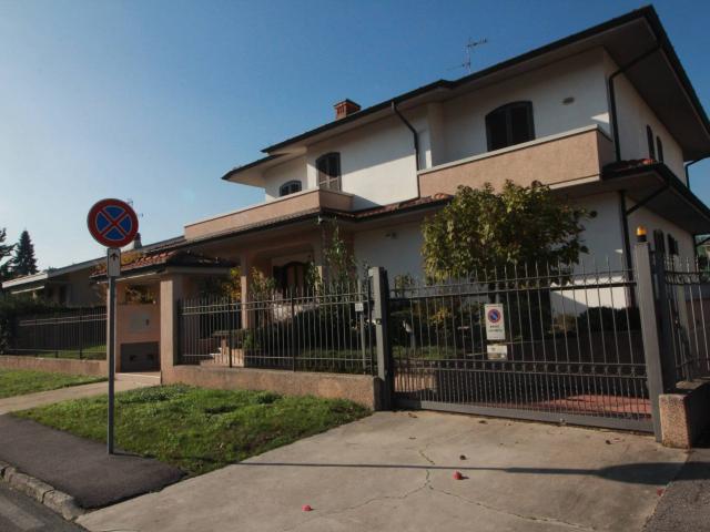 Villa Indipendente in vendita a Melzo, Lombardia