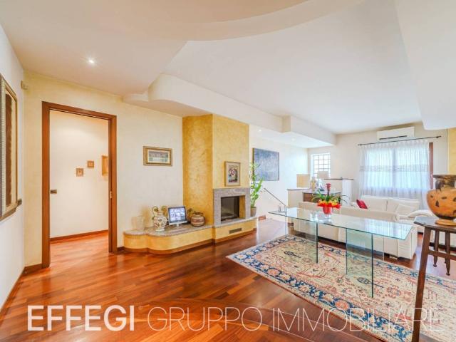 Villa Indipendente in vendita a Melzo, Lombardia