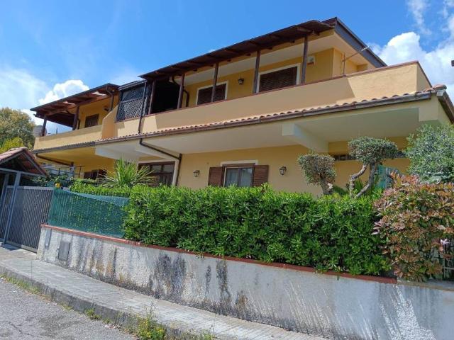 Villa Indipendente in vendita a Calabria, Cosenza