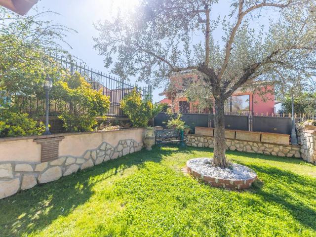 Villa Indipendente in vendita a Monte San Salvatore, Roma Capitale