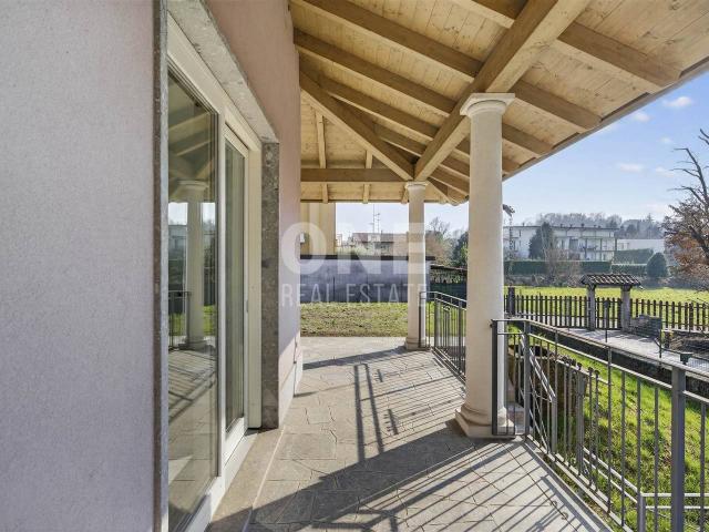 Villa Indipendente in vendita a Merate, Lombardia