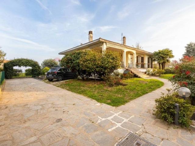 Villa Indipendente in vendita a Brugarolo, Merate