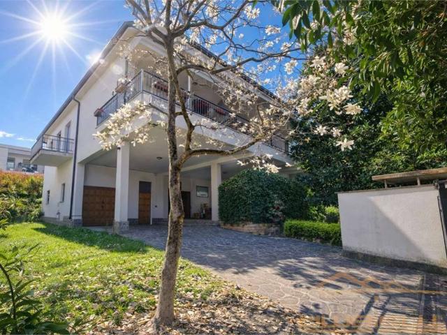 Villa Indipendente in vendita a Pagnano, Merate