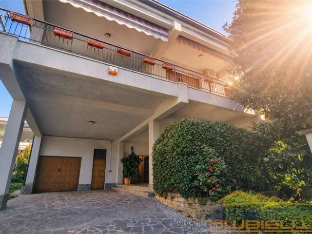 Villa Indipendente in vendita a Pagnano, Merate