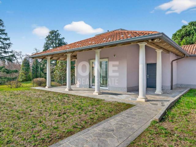 Villa Indipendente in vendita a Merate, Lombardia
