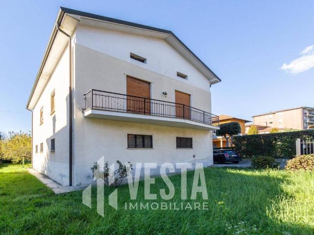 Villa Indipendente in vendita a Pagnano, Merate