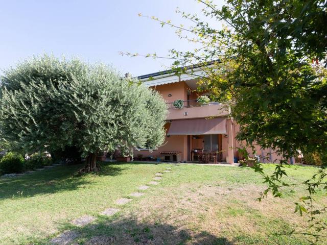 Villa Indipendente in vendita a Novate Brianza, Merate