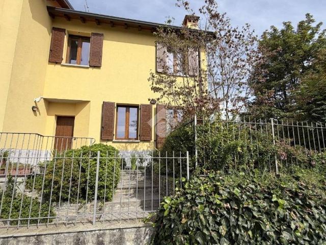 Villa Indipendente in vendita a Sartirana, Merate