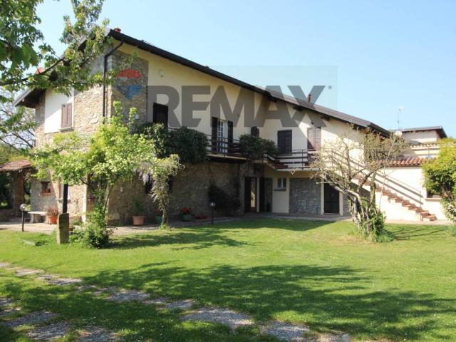 Villa Indipendente in vendita a Novate Brianza, Merate
