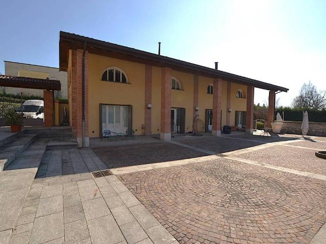 Villa Indipendente in vendita a Sartirana, Merate
