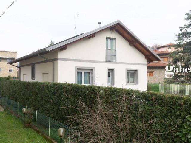 Villa Indipendente in vendita a Pagnano, Merate