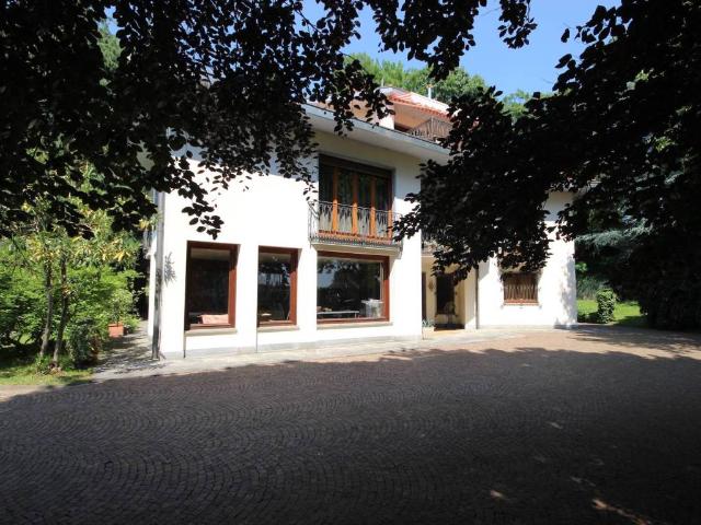 Villa Indipendente in vendita a Sartirana, Merate