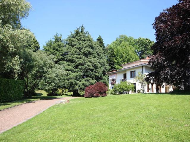 Villa Indipendente in vendita a Sartirana, Merate