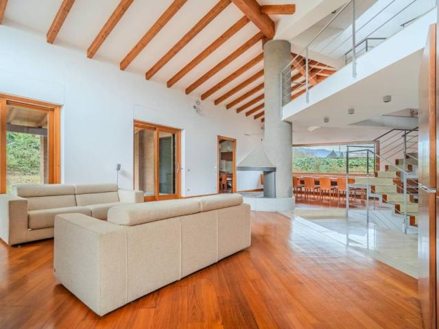 Villa Indipendente in vendita a Sartirana, Merate