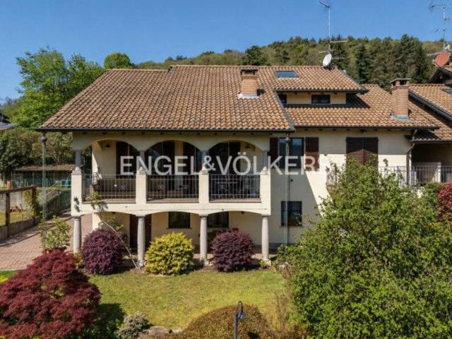 Villa Indipendente in vendita a Mercallo, Lombardia