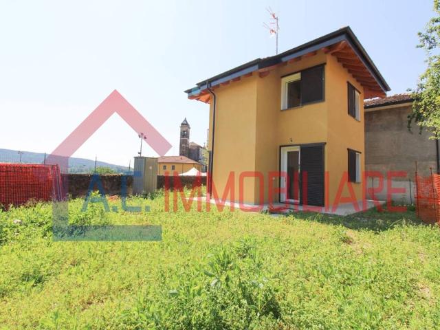 Villa Indipendente in vendita a Mercallo, Lombardia