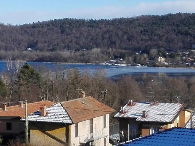 Villa Indipendente in vendita a Mercallo, Lombardia