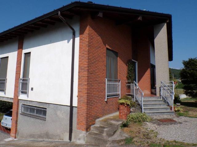Villa Indipendente in vendita a Mercallo, Varese