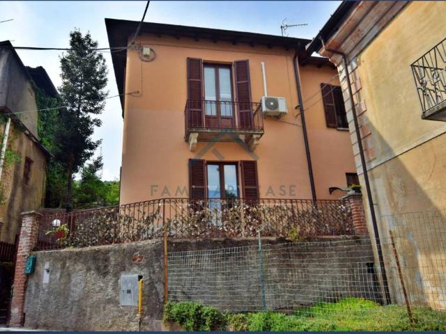 Villa Indipendente in vendita a Mercallo, Lombardia