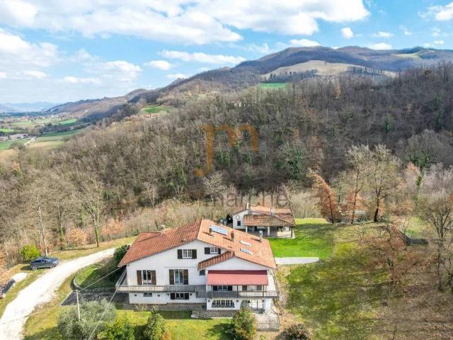 Villa Indipendente in vendita a Mercatello sul Metauro, Pesaro e Urbino