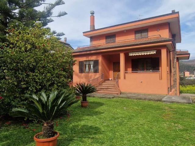 Villa Indipendente in vendita a Mercato San Severino, Campania