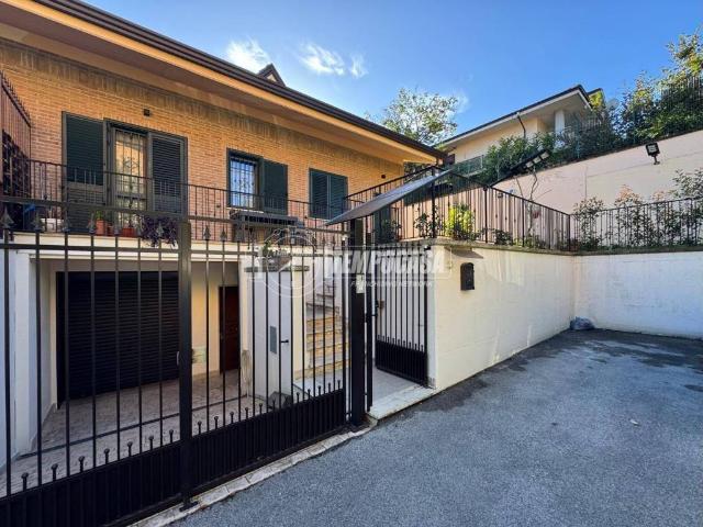 Villa Indipendente in vendita a Serroni, Mercogliano